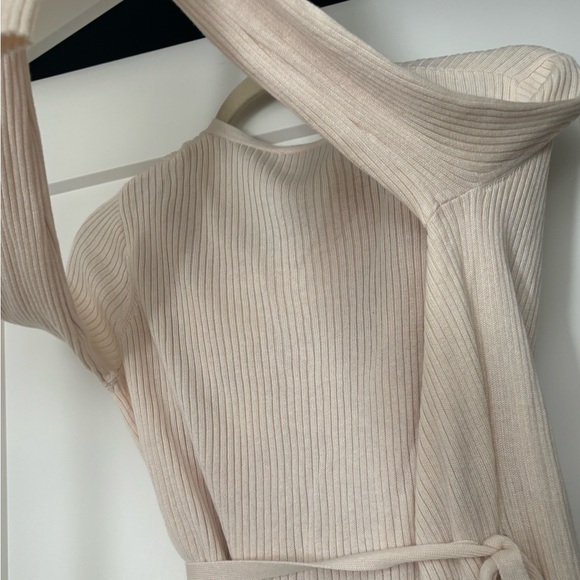 Reformation Wrap Sweater Size XS, Tencel/Linen Lightweight, Cream, EUC - Picture 7 of 16